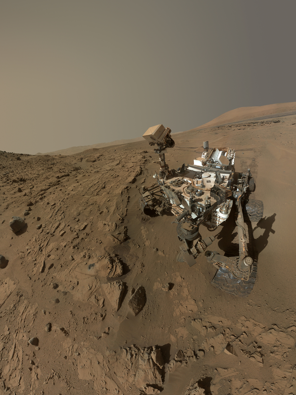 Марсоход Curiosity отмечает марсианскую годовщину на красной планете 
