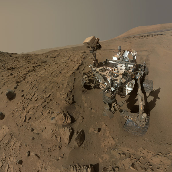 Марс, Curiosity, Марсоход Curiosity отмечает марсианскую годовщину на красной планете 
